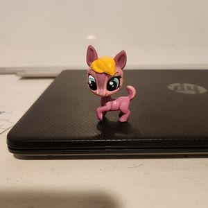 Littlest Pet Shop #3753 Fay Woods purple toy figure.